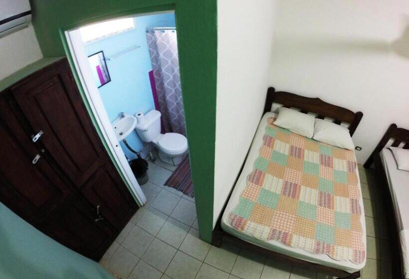 4인용 스탠다드 룸, Tsunami Hostel
