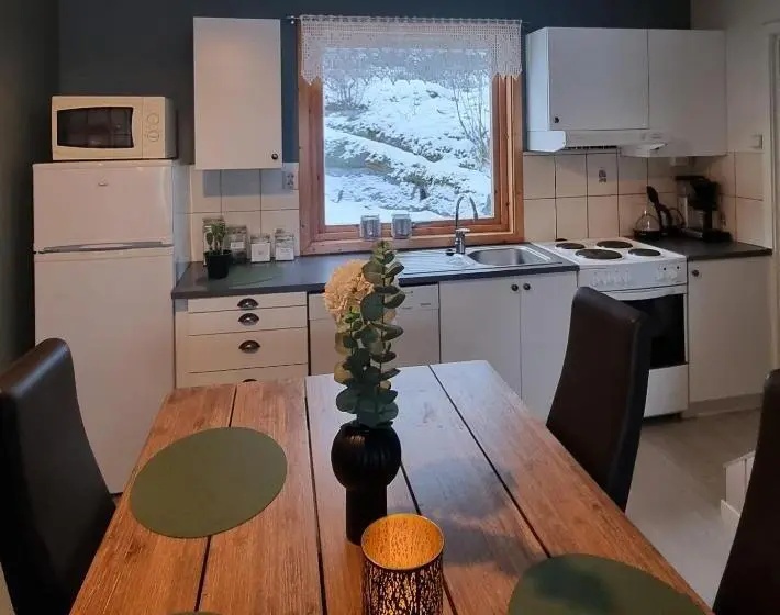 Talo 4 Makuuhuonetta, Laukvik Senja