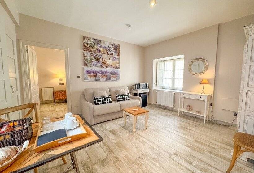 سوییت خانوادگی, Akla Hotel Suites Santillana