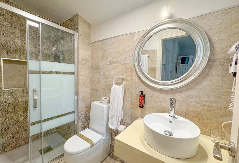 سوییت خانوادگی, Akla Hotel Suites Santillana