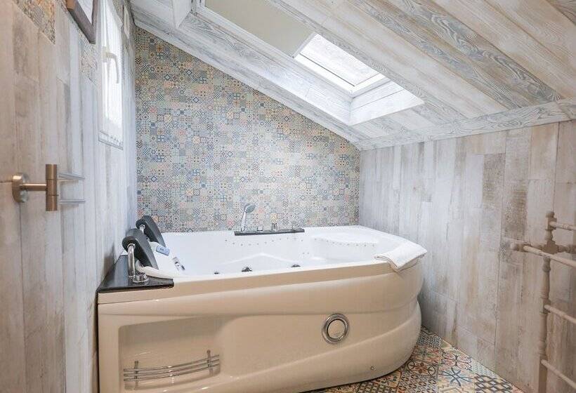 Suíte Familiar, Akla Hotel Suites Santillana