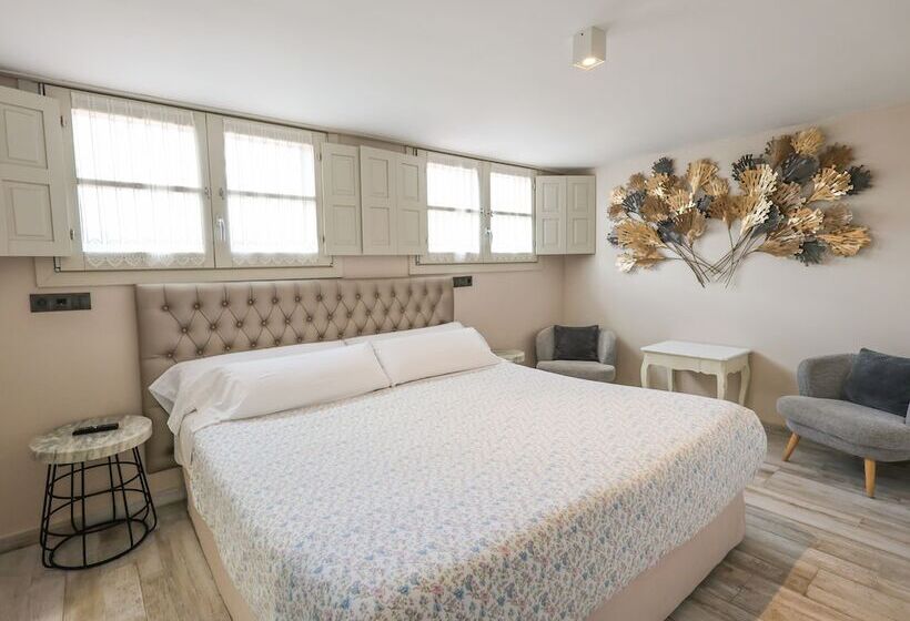 سوییت خانوادگی, Akla Hotel Suites Santillana