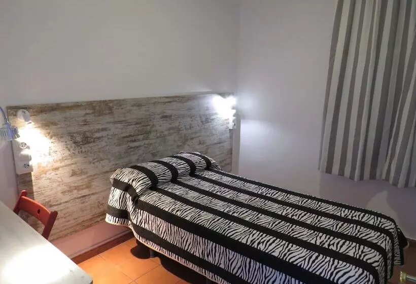 اتاق استاندارد یک تخته با سرویس بهداشتی مشترک, Casa De Huéspedes Almansa