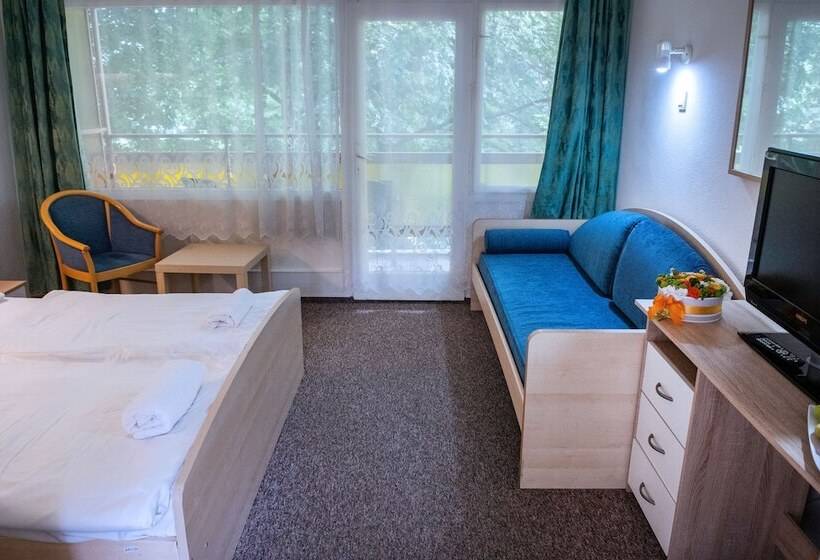 חדר משפחתי, Ce Napfény