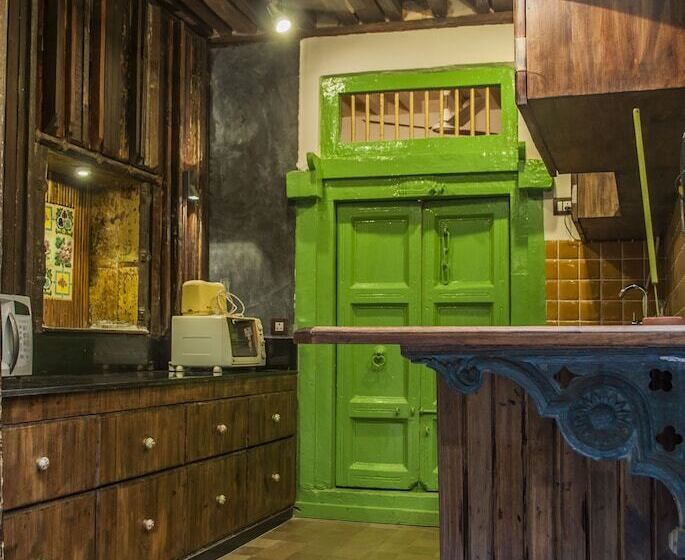 ダブルベッドのエコノミールーム, French Haveli
