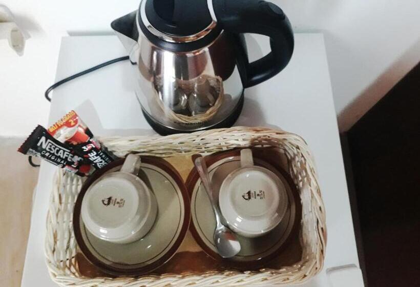 بنجلو قياسى, Uki Village