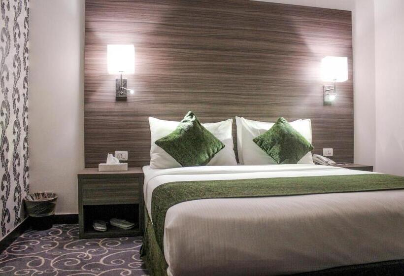 استودیوی لوکس, Almond Hotel Apartments