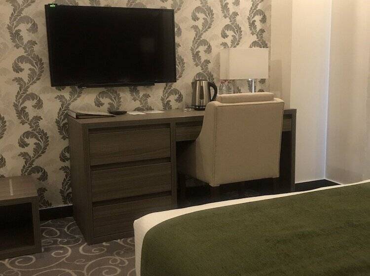 استودیوی لوکس, Almond Hotel Apartments