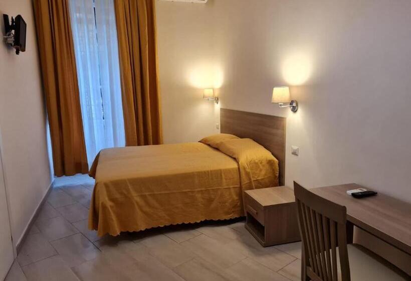 Quarto Triplo Standart, Albergo Enrica