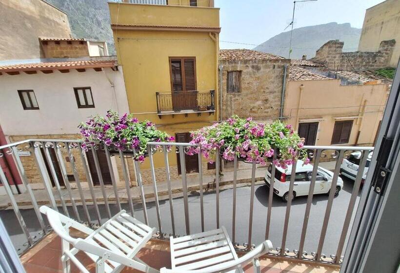 غرفة قياسية مزوَّدة بشُرفة, B&b Antichi Colori