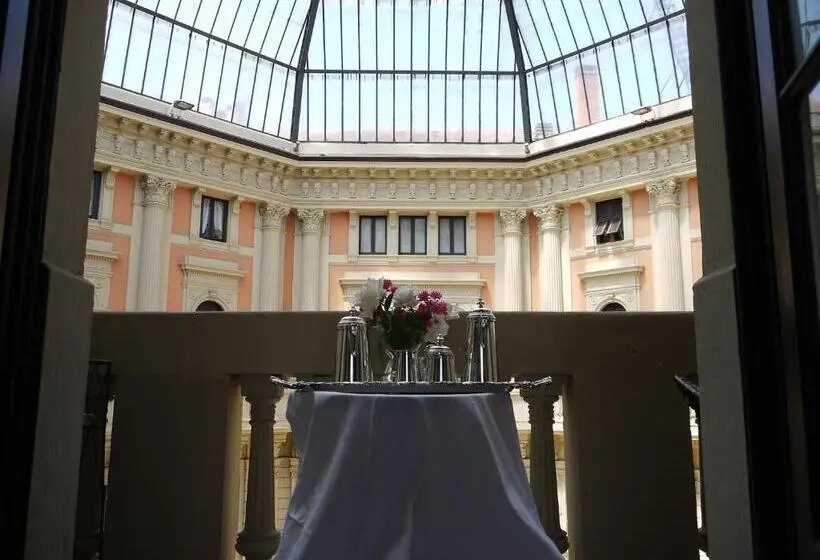 سوئیت جونیور با تراس, Arnaboldi Palace
