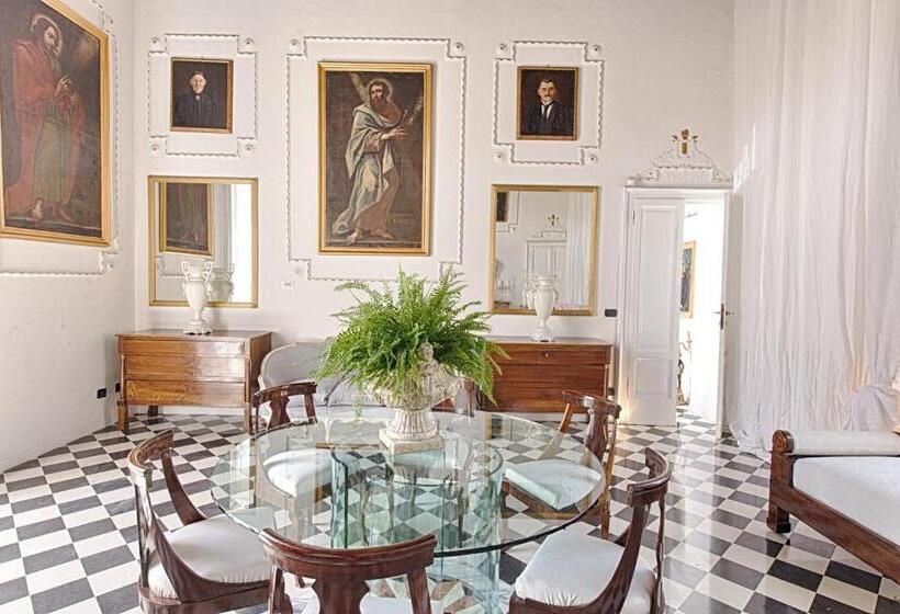 سوئیت جونیور با تراس, Arnaboldi Palace