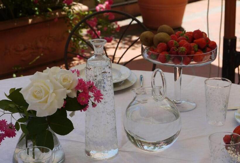 سوئیت جونیور با تراس, Arnaboldi Palace