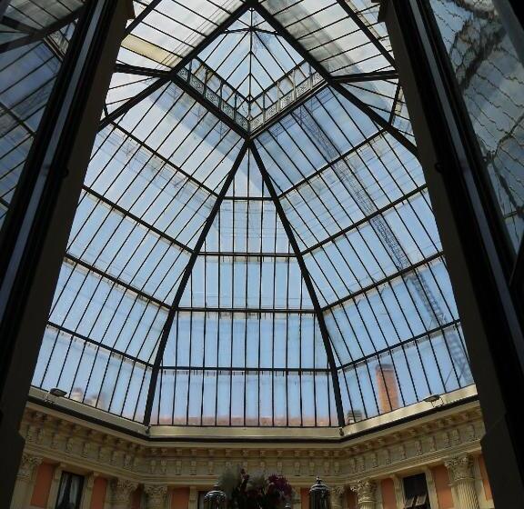 سوئیت جونیور با تراس, Arnaboldi Palace