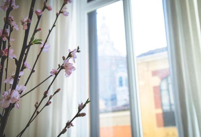 سوییت جونیور لوکس, Arnaboldi Palace