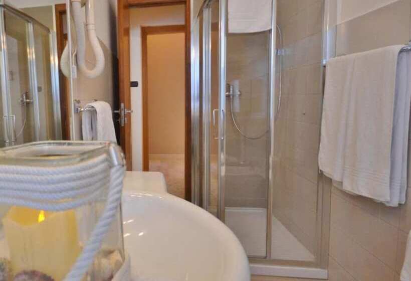 غرفة كومفورت ثلاثية, Gold