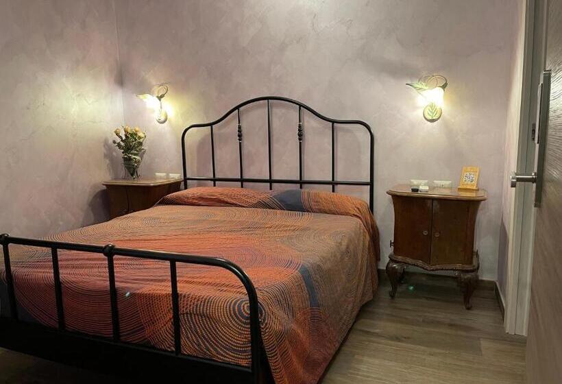 اتاق استاندارد, Iris Guest House