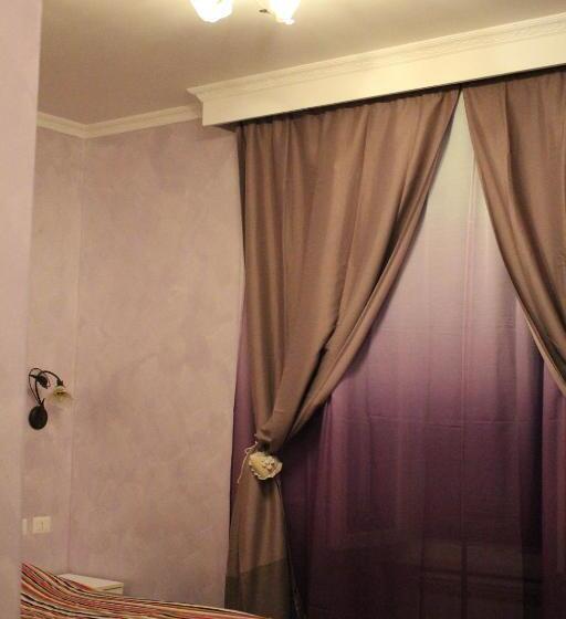 اتاق استاندارد سه نفره, Iris Guest House