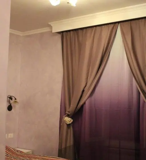 اتاق استاندارد سه نفره, Iris Guest House