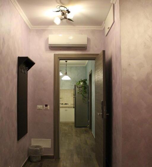 اتاق استاندارد سه نفره, Iris Guest House