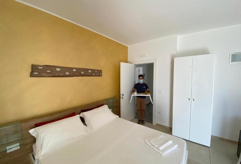 标准间带阳台, Palazzo Greco B&b