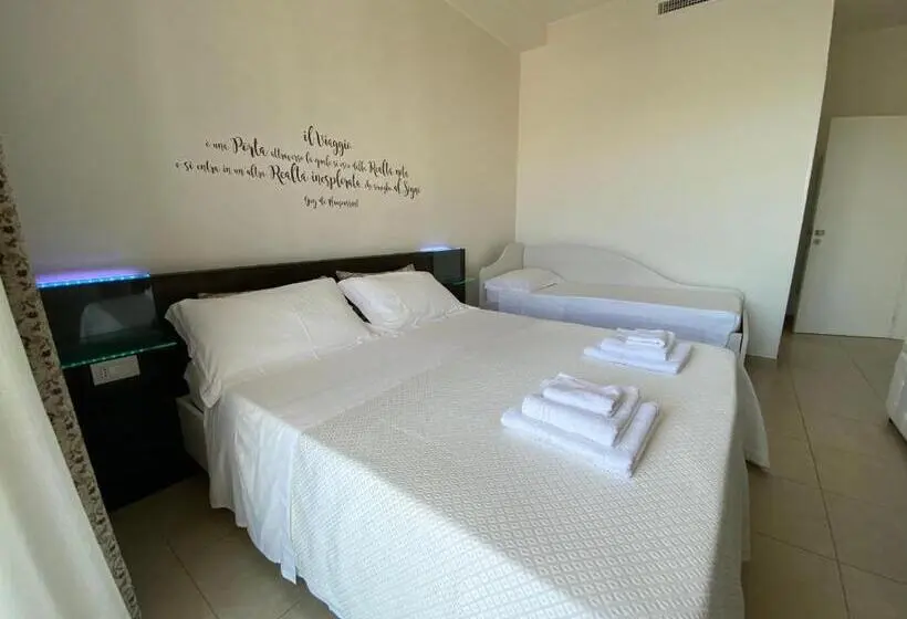 اتاق استاندارد چهارنفره با بالکن, Palazzo Greco B&b