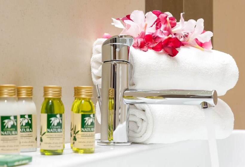 Superior room with lake view, Quercia Belvedere Relais