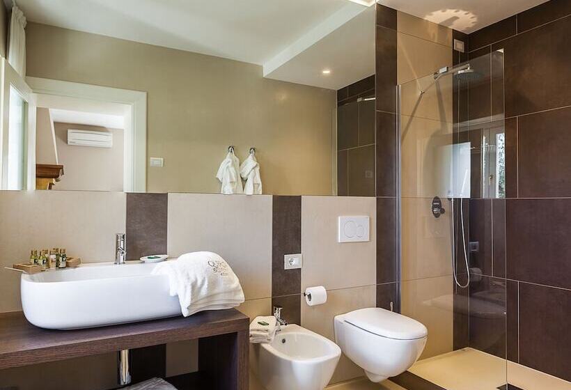 Superior room with lake view, Quercia Belvedere Relais