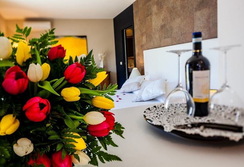 Suite with lake view, Quercia Belvedere Relais