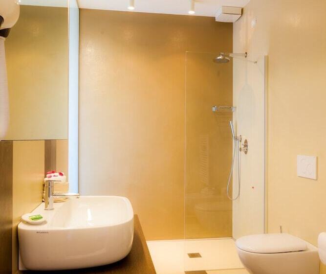 Superior room with lake view, Quercia Belvedere Relais
