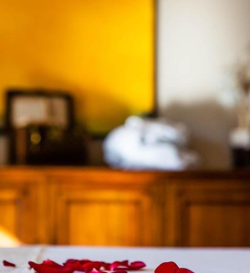 Suite with lake view, Quercia Belvedere Relais