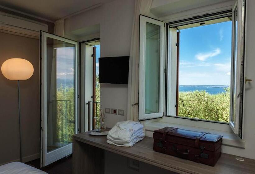 Superior room with lake view, Quercia Belvedere Relais