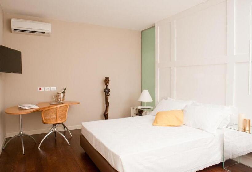 Superior room with lake view, Quercia Belvedere Relais