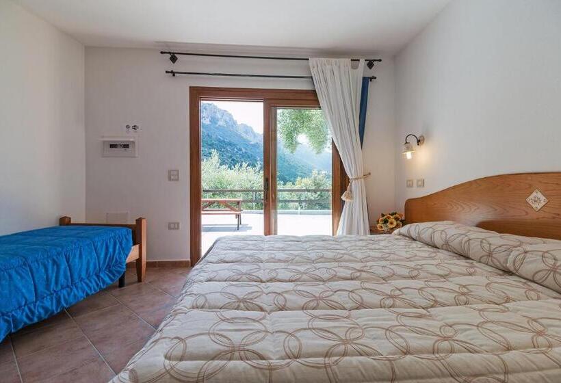 اتاق کلاسیک چهارنفره, Rifugio Gorropu