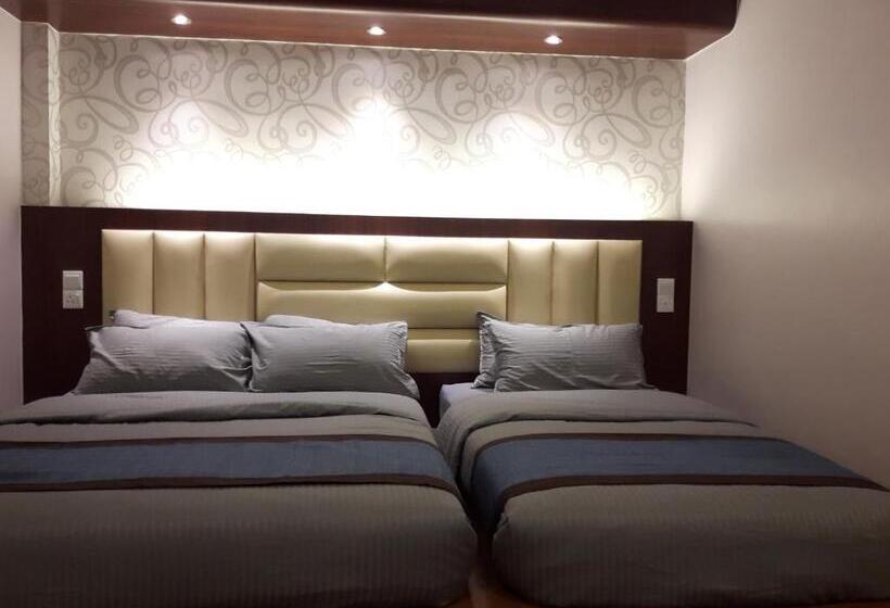 3-Bett-Standardzimmer, De Benz Inn