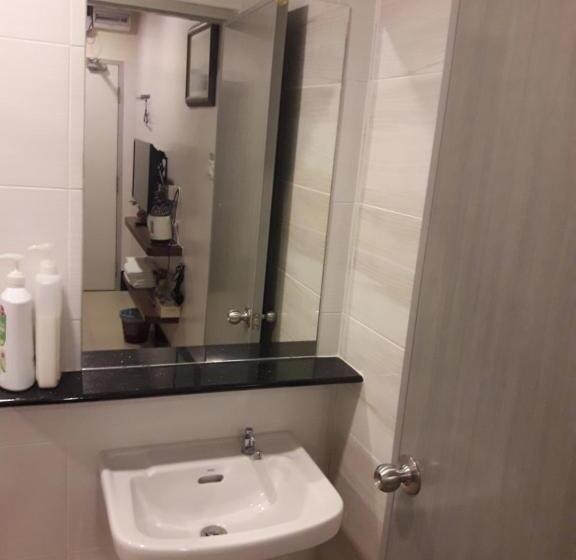Camera Tripla Standard, De Benz Inn