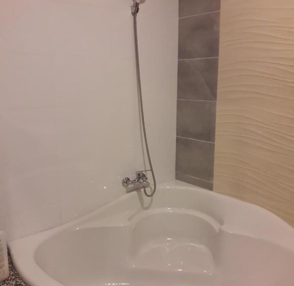 Deluxe Suite Kingsize Bett, De Benz Inn