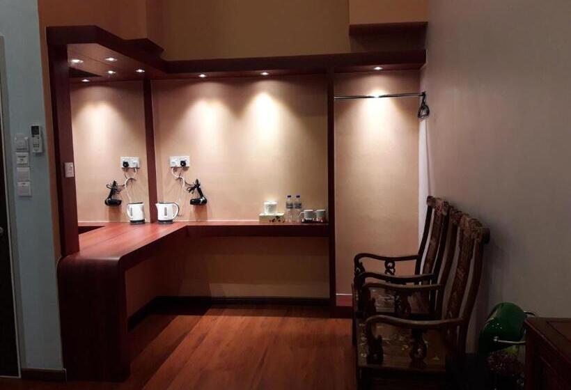 Deluxe Suite Kingsize Bett, De Benz Inn