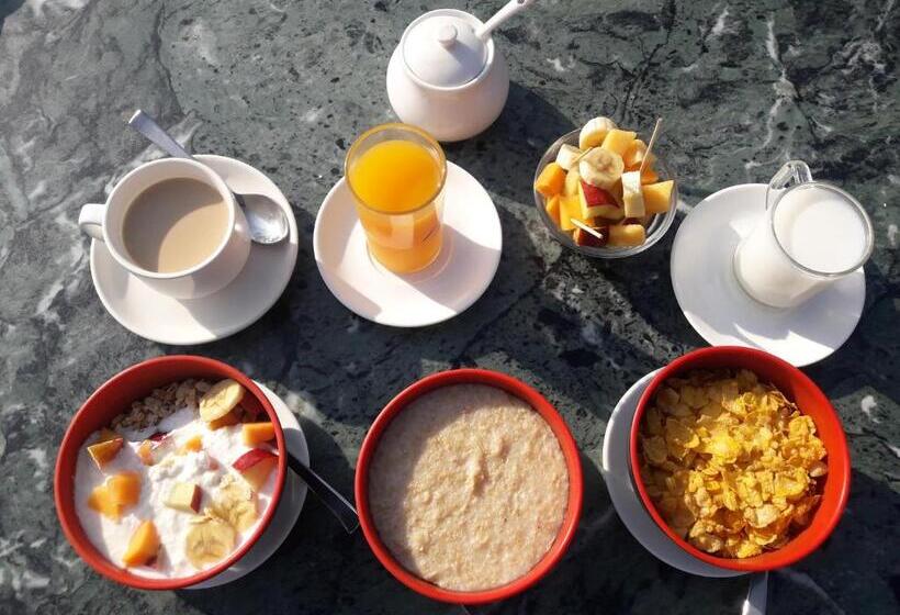 اتاق استاندارد, Family Home