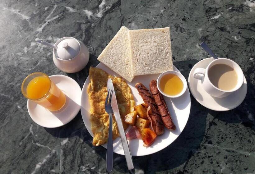 اتاق لوکس, Family Home