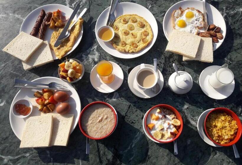 اتاق لوکس, Family Home