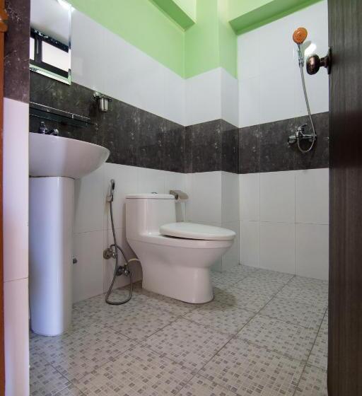 اتاق لوکس, Family Home