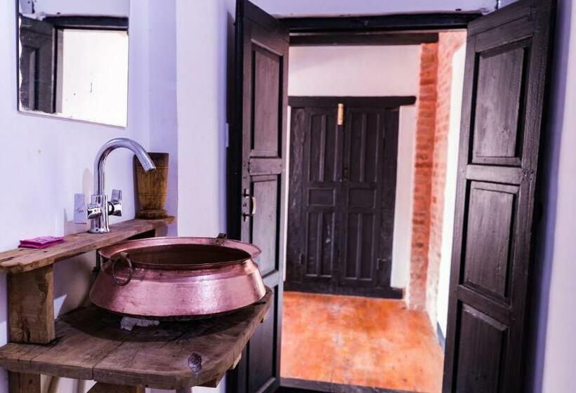 اتاق لوکس, Lumbini Heritage Home