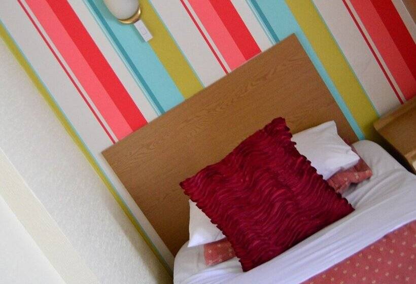 标准单人间, Oak Lea