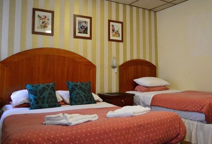 标准三人间, Oak Lea