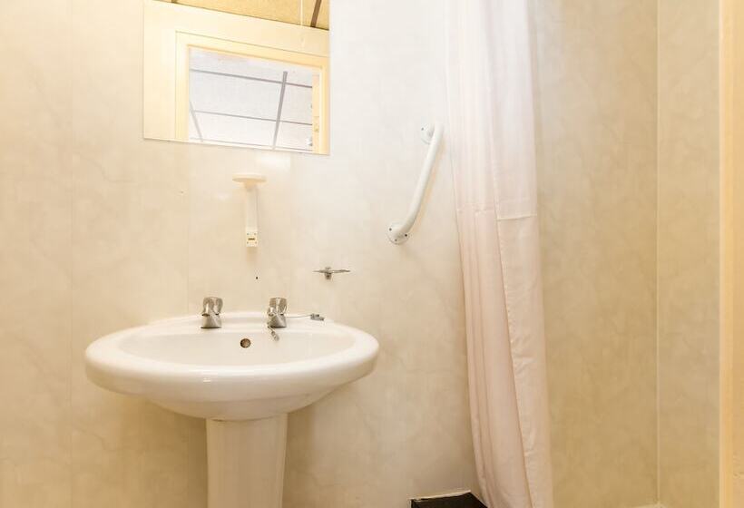 标准三人间, Oak Lea