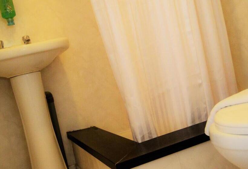 标准单人间, Oak Lea