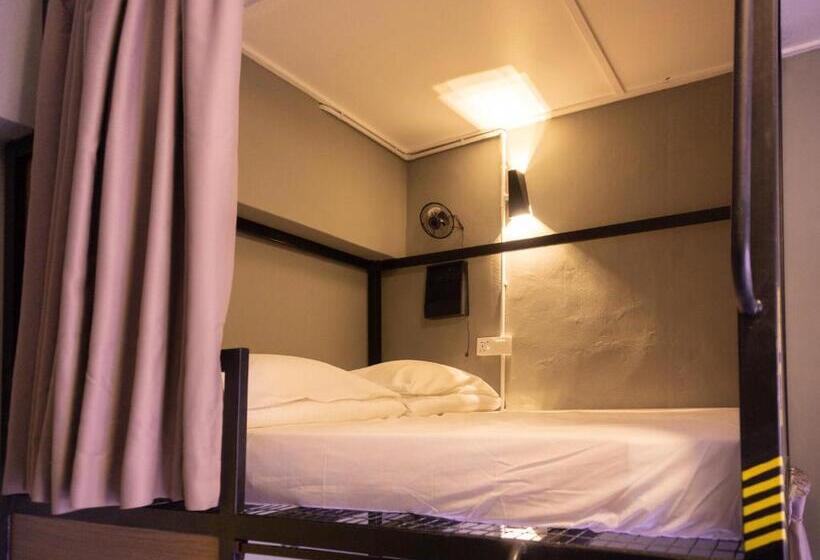 Четырехместный Номер Стандарт, Traveller Bunker Hostel 1