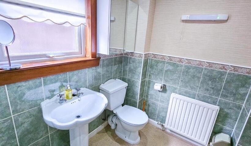 Трехместный Номер Базовый, Mystayinn Abermar Guest House