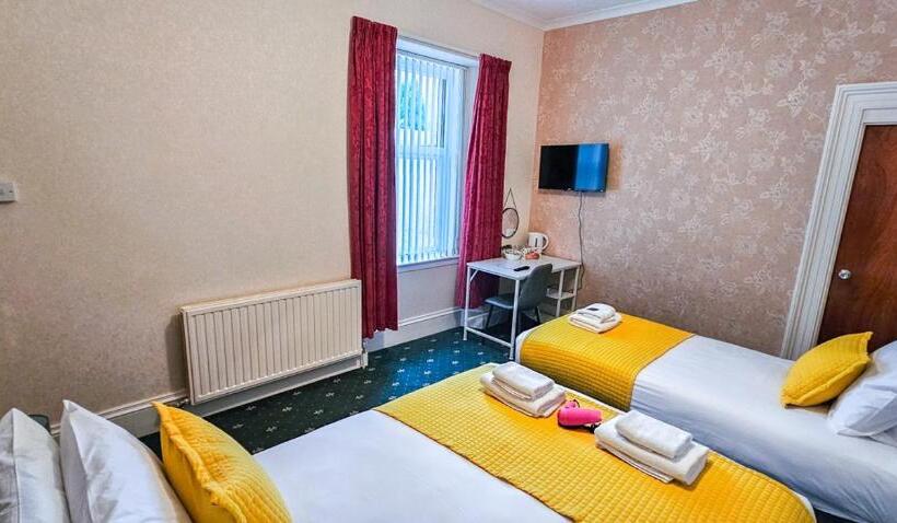 Трехместный Номер Базовый, Mystayinn Abermar Guest House